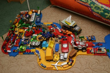 тъпкани колички | crowded toycars